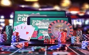 kyatslot Mobile Casino App Myanmar ကစားသမားများ ဖုန်းမှ Live Casino Baccarat ကစားနေသောမြင်ကွင်း